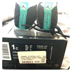 Jordan retro size 1c  ! Does not include beanie